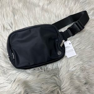 Lululemon everywhere belt bag